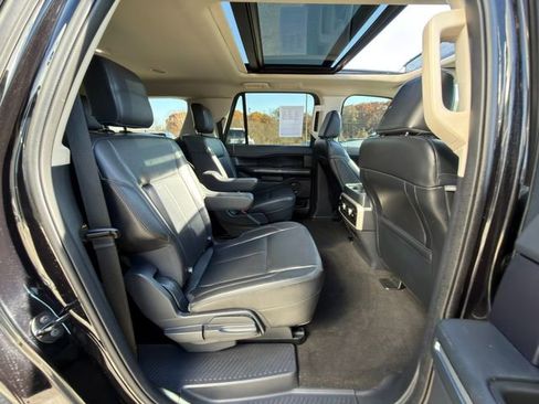 Used 2024 Ford Expedition Max XLT image 10