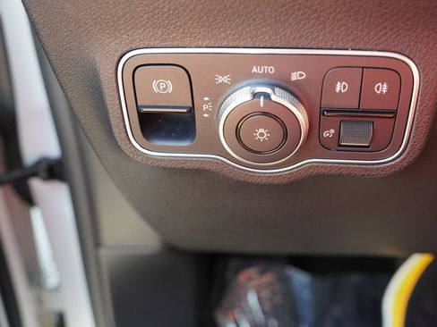 Used 2022 Mercedes-Benz GLB 250 4MATIC image 25