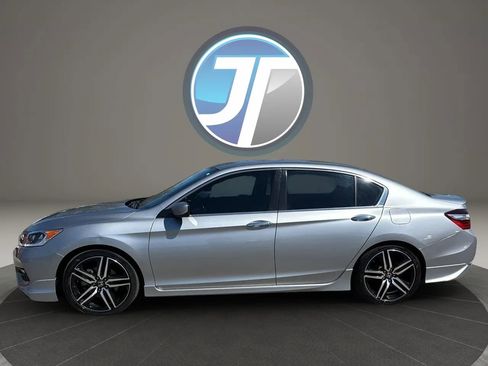 Used 2017 Honda Accord Sport image 16