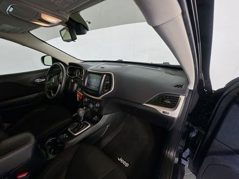 Used 2016 Jeep Cherokee Latitude w/ Comfort & Sound Group FWD image 26