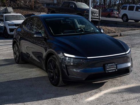 Used 2026 Tesla Model Y Long Range image 3