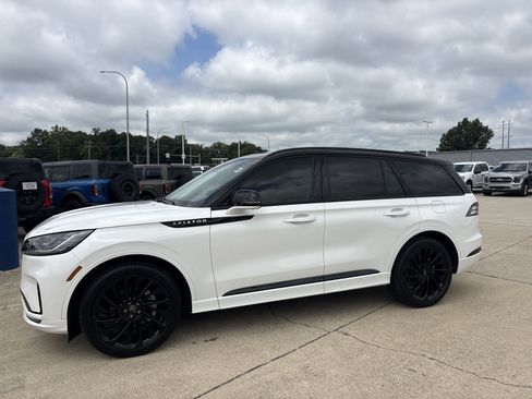 Used 2025 Lincoln Aviator Reserve w/ Equipment Group 201A AWD/4WD image 3