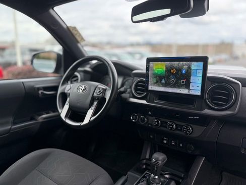 Used 2018 Toyota Tacoma TRD Sport image 22