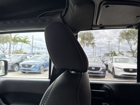 Used 2017 Jeep Wrangler Unlimited Sahara w/ Connectivity Group image 17