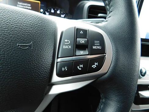 Used 2023 Ford Explorer XLT AWD/4WD image 22