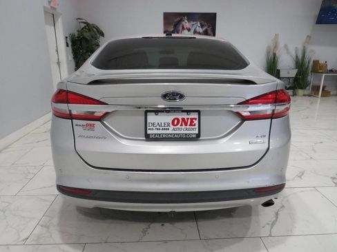 Used 2018 Ford Fusion SE image 3
