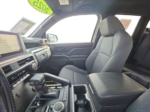 Certified 2025 Toyota Tacoma SR5 AWD/4WD image 11