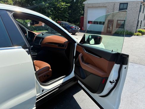 Used 2019 Maserati Levante AWD/4WD image 16