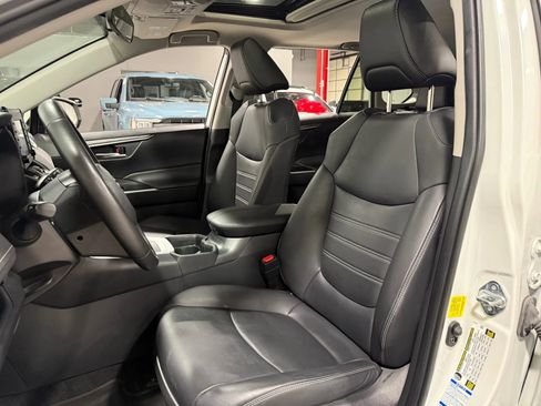 Used 2021 Toyota RAV4 XLE Premium AWD/4WD image 16