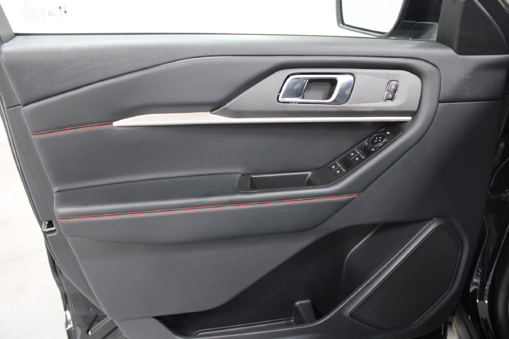 Used 2025 Ford Explorer ST-Line AWD/4WD image 17