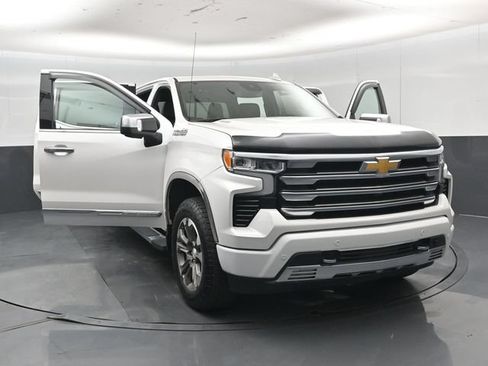 Used 2024 Chevrolet Silverado 1500 High Country w/ Z71 Off-Road Package AWD/4WD image 59