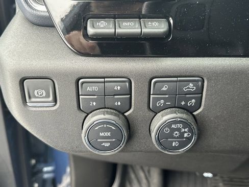 Used 2025 Chevrolet Silverado 3500 High Country w/ Technology Package image 21