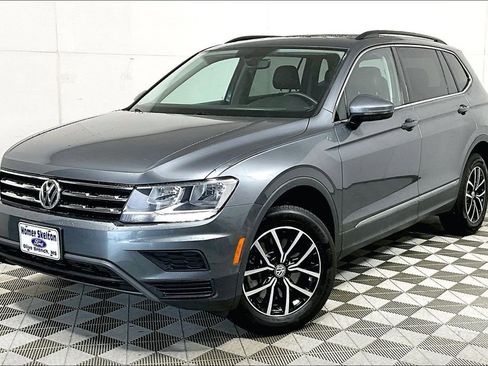 Used 2021 Volkswagen Tiguan SE w/ Panoramic Sunroof Package image 2