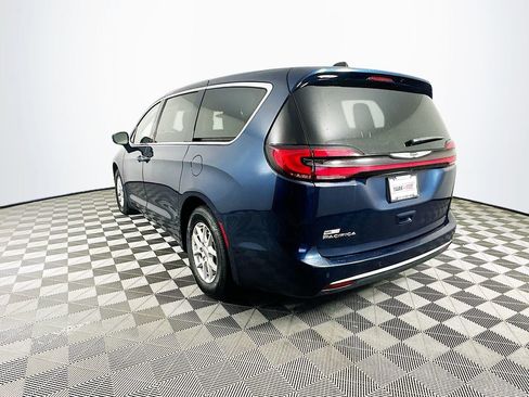Certified 2024 Chrysler Pacifica Touring-L image 7