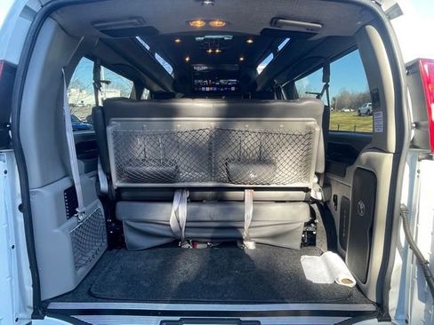 Used 2022 GMC Savana 2500 Extended image 18