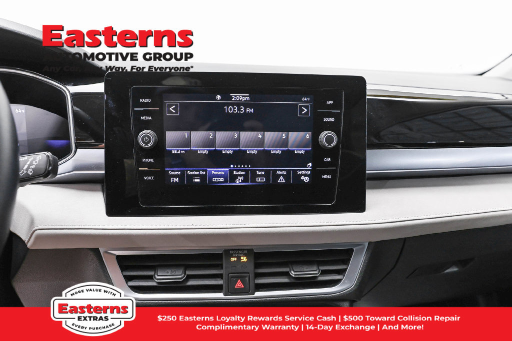 Used 2025 Volkswagen Taos SE FWD image 13