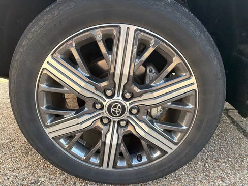 Used 2022 Toyota Tundra Capstone AWD/4WD image 4