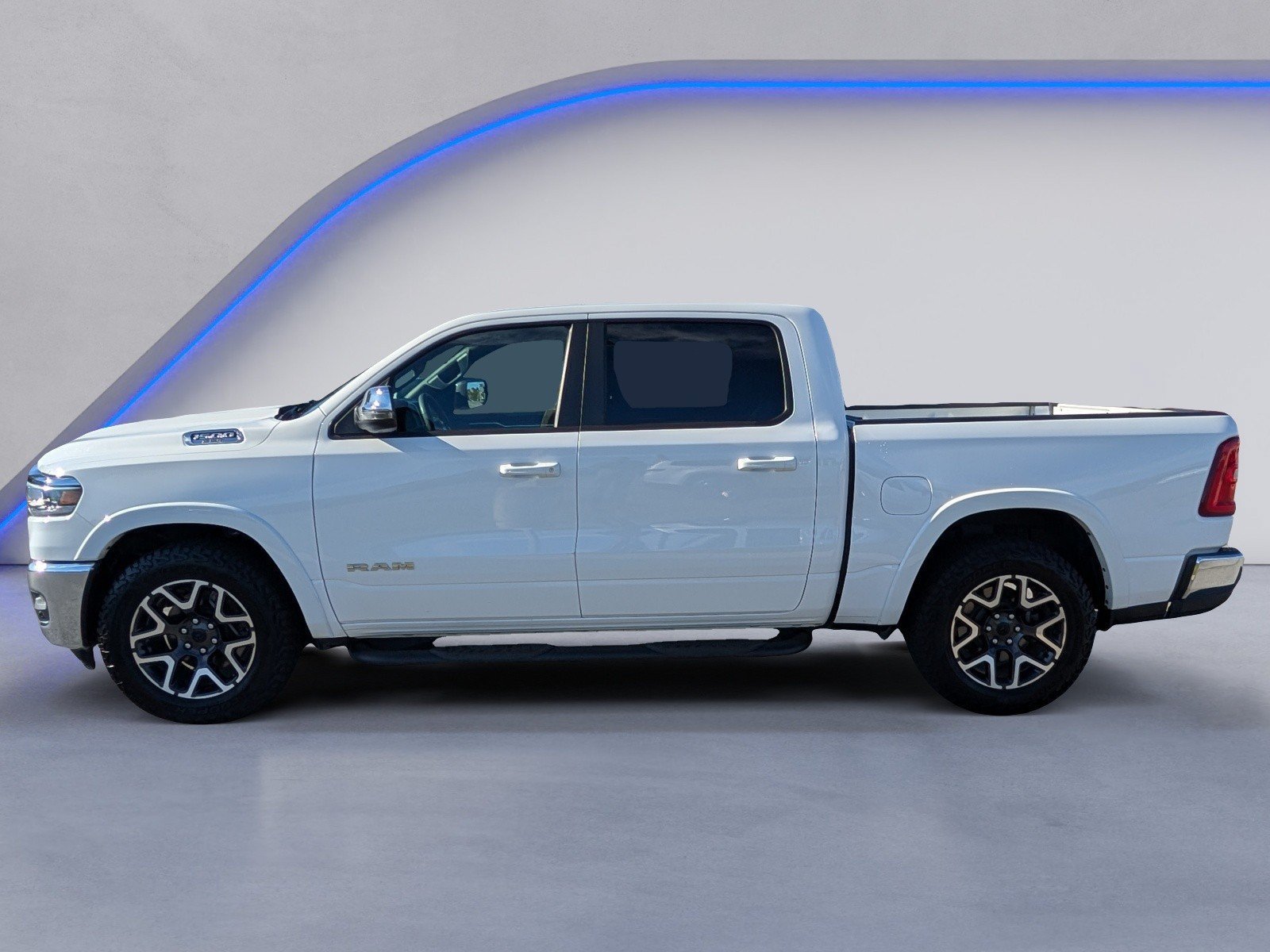 Used 2025 RAM 1500 Laramie AWD/4WD image 6