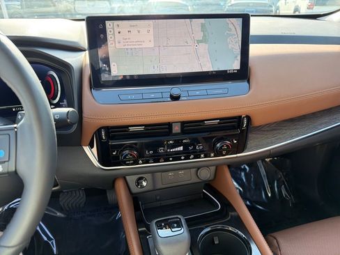 Used 2024 Nissan Rogue Platinum w/ Platinum Premium Package image 27