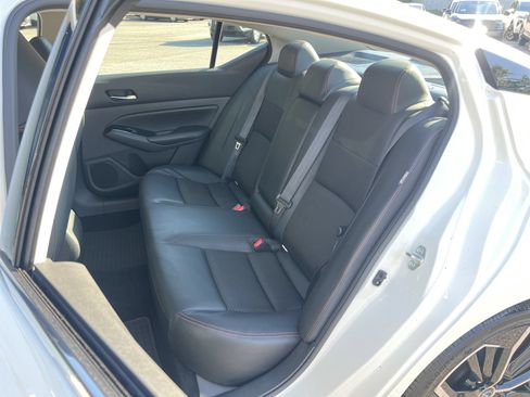 Used 2024 Nissan Altima 2.5 SR FWD image 17