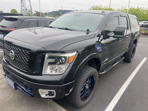 Used 2017 Nissan Titan PRO-4X w/ Pro-4x Convenience Package AWD/4WD image 1