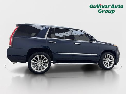 Used 2019 Cadillac Escalade Luxury AWD/4WD image 9