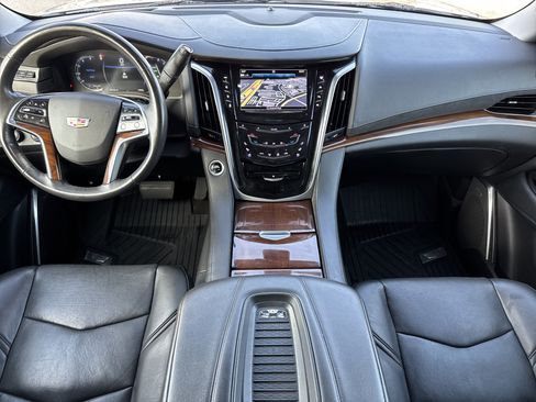 Used 2020 Cadillac Escalade Luxury image 30