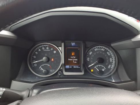 Used 2022 Toyota Tacoma TRD Off-Road AWD/4WD image 19