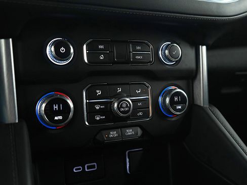 Used 2023 GMC Yukon SLE image 23