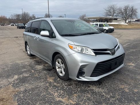 Used 2020 Toyota Sienna LE image 8