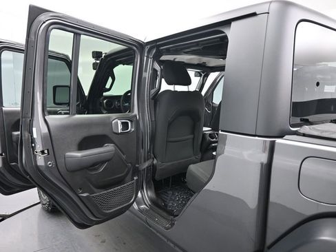 Used 2023 Jeep Gladiator Sport AWD/4WD image 13