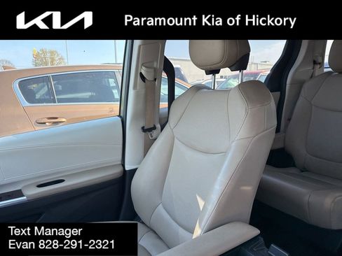 Used 2021 Toyota Sienna XLE image 4