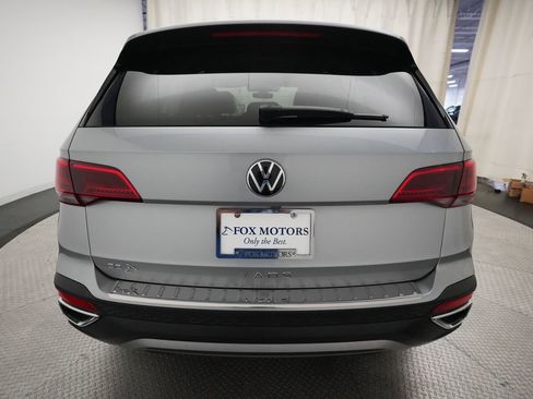 Used 2023 Volkswagen Taos SE w/ Panoramic Sunroof Package FWD image 24