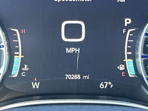Used 2023 Chrysler Pacifica Touring-L FWD image 21