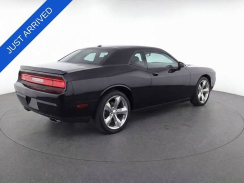 Used 2014 Dodge Challenger R/T RWD image 9