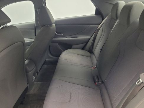 Used 2025 Hyundai Elantra SE FWD image 18