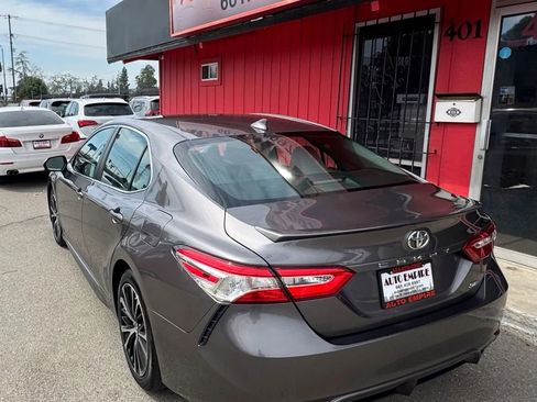 Used 2020 Toyota Camry SE image 7