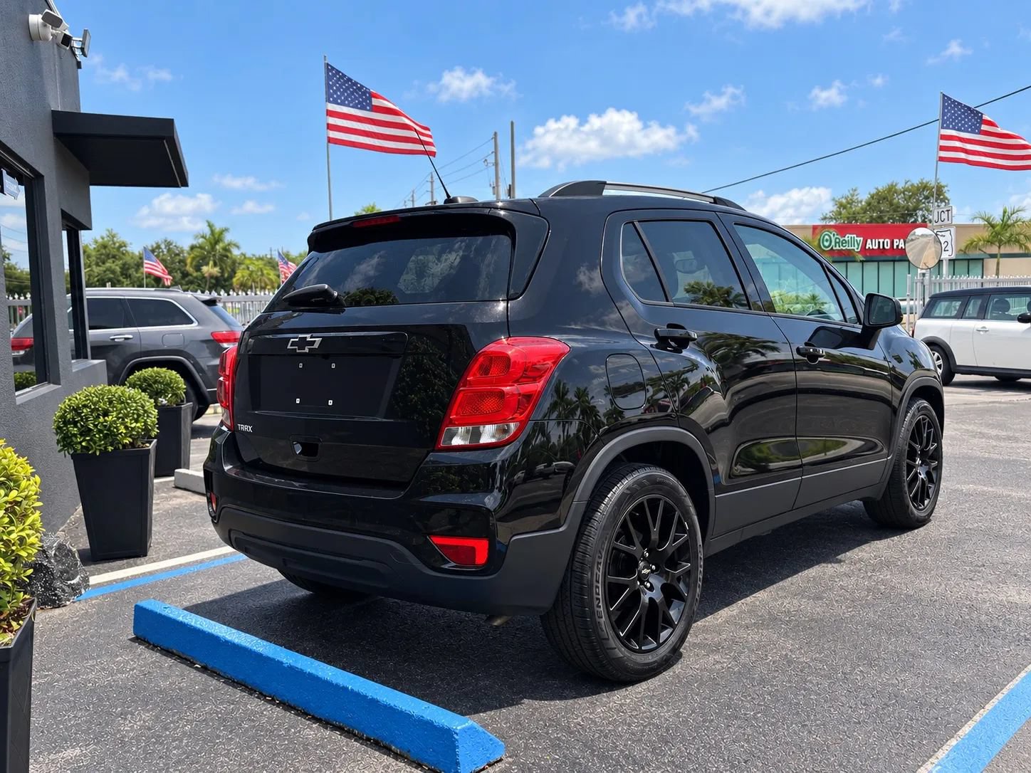 Used 2021 Chevrolet Trax LT w/ Midnight Edition FWD image 7