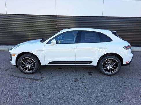 Used 2026 Porsche Macan AWD/4WD image 2