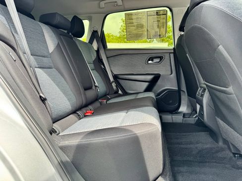 Used 2023 Nissan Rogue SV AWD/4WD image 14
