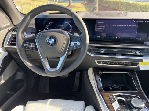Used 2026 BMW X5 sDrive40i w/ Premium Package image 19