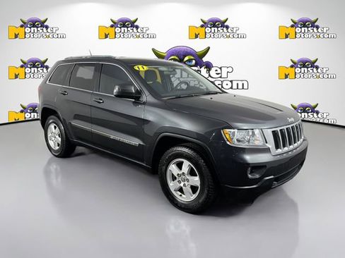 Used 2011 Jeep Grand Cherokee Laredo image 3