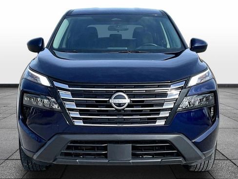 Used 2025 Nissan Rogue SV image 3