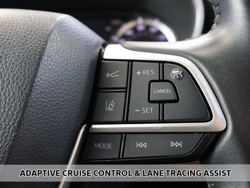Used 2023 Toyota Highlander XLE FWD image 11