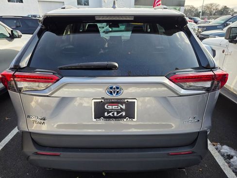 Used 2022 Toyota RAV4 LE image 5