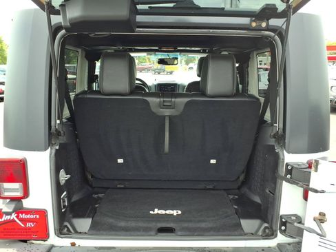 Used 2016 Jeep Wrangler Rubicon w/ Power Convenience Group AWD/4WD image 20