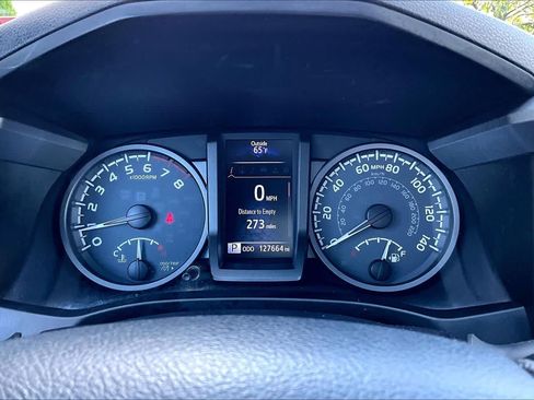 Used 2016 Toyota Tacoma TRD Off-Road w/ Premium & Technology Package AWD/4WD image 26