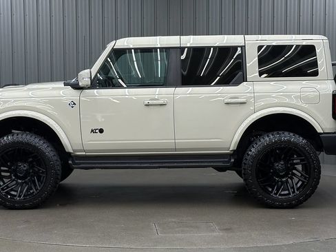 Used 2025 Ford Bronco Outer Banks AWD/4WD image 2