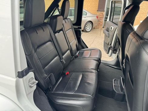 Used 2020 Jeep Wrangler Unlimited Sahara AWD/4WD image 21