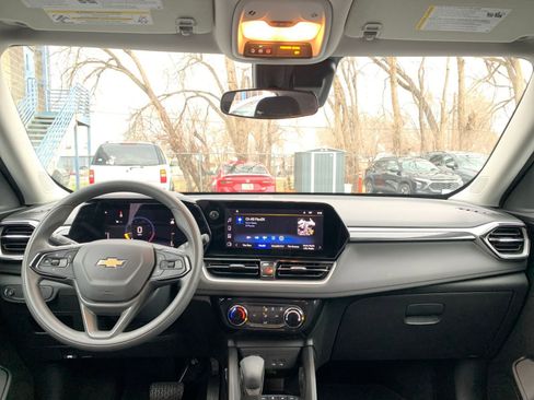 Used 2025 Chevrolet TrailBlazer LT w/ Driver Confidence Package image 31